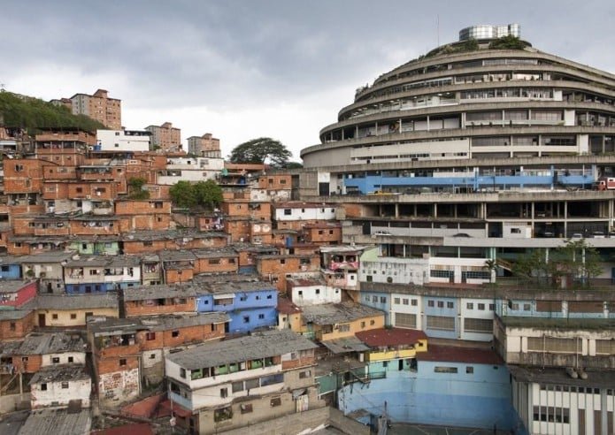 Defensor Eduardo Torres permanece aislado en El Helicoide: «¿Dónde están las garantías mínimas?»