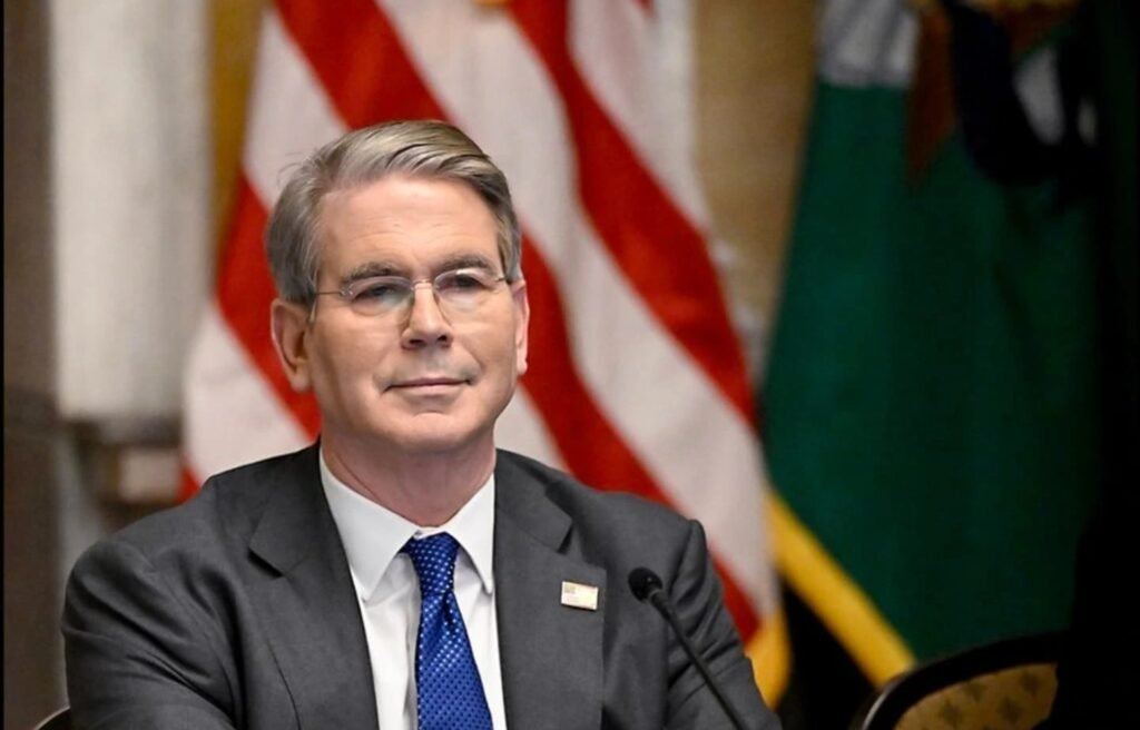 Secretario del Tesoro de EE UU defiende alza de aranceles al acero por estabilidad laboral