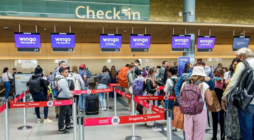 Tormentas paralizan aeropuertos en EEUU: hay casi 4 mil vuelos retrasados en más de 10 ciudades