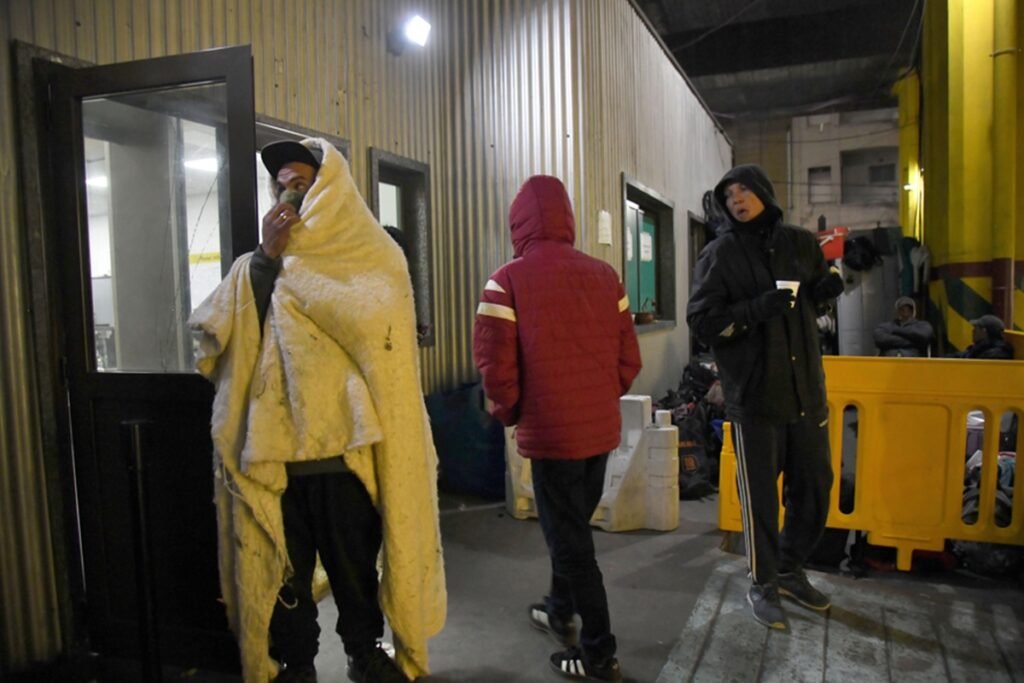 Ola de frío polar golpea a población en situación de calle en Buenos Aires