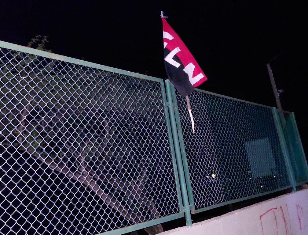 ataque fatal del ELN voló por los aires un peaje en Colombia