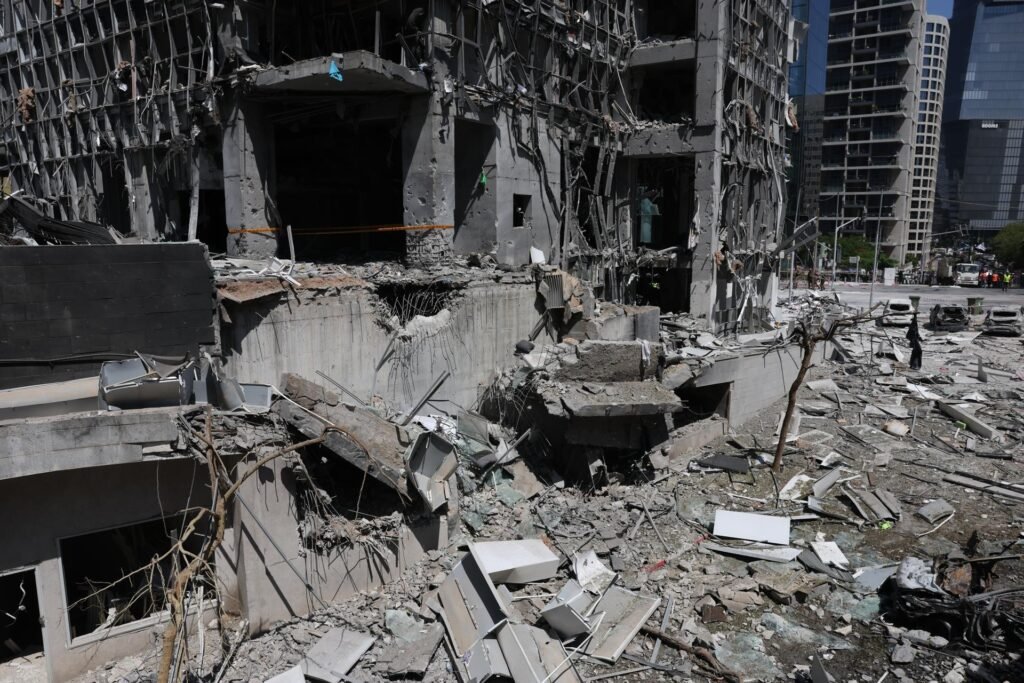 Misiles iraníes han destruido 240 edificios en Israel desde que empezó la guerra