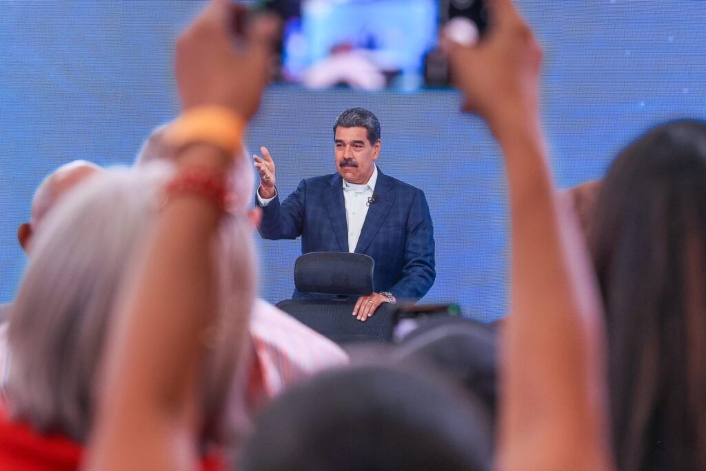 Maduro habló con el emir de Catar y pidió convertir tregua en Oriente Medio en un acuerdo duradero