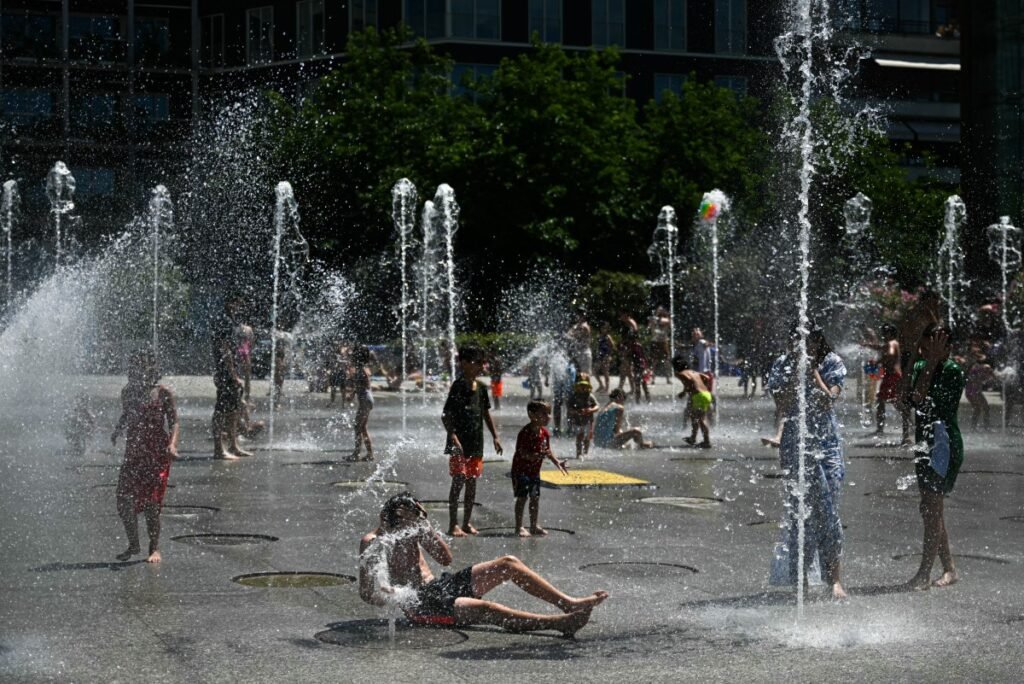 Se intensifica la ola de calor en el sur de Europa, donde las autoridades instan a protegerse