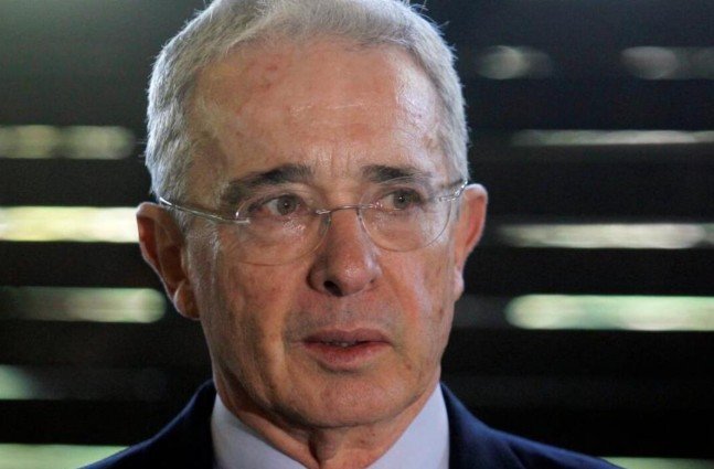 Fiscal pide a una jueza que condene al expresidente Álvaro Uribe por fraude procesal y soborno